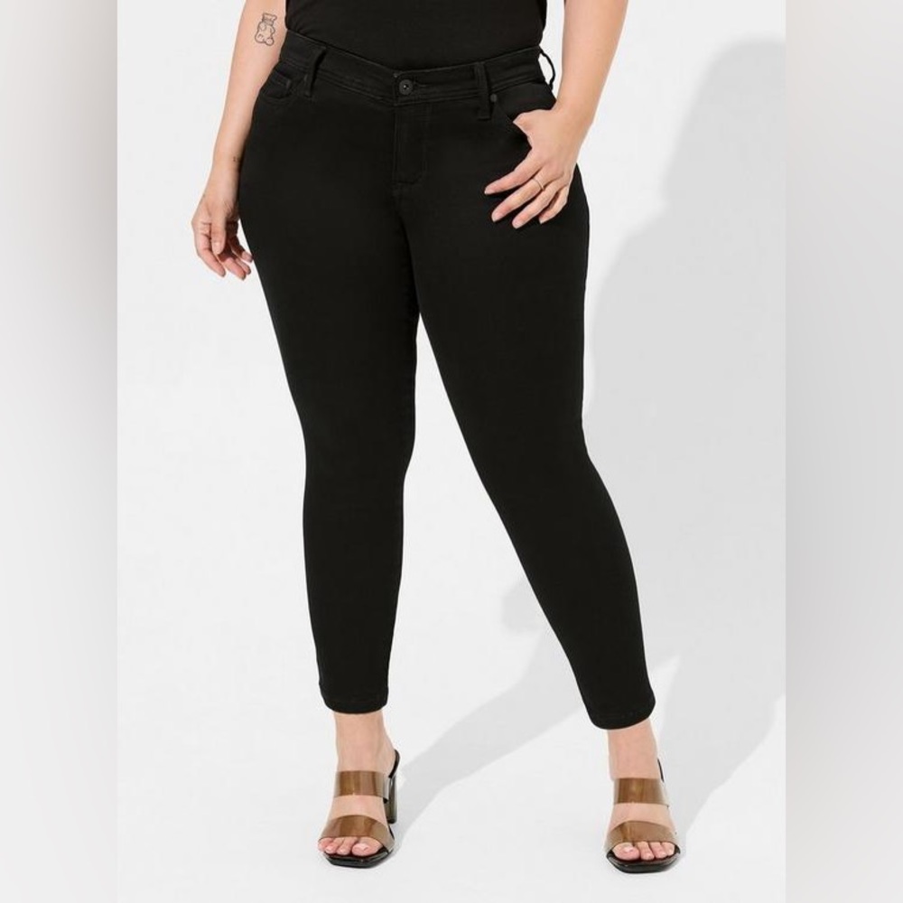 Torrid black skinny jeans size 28S
